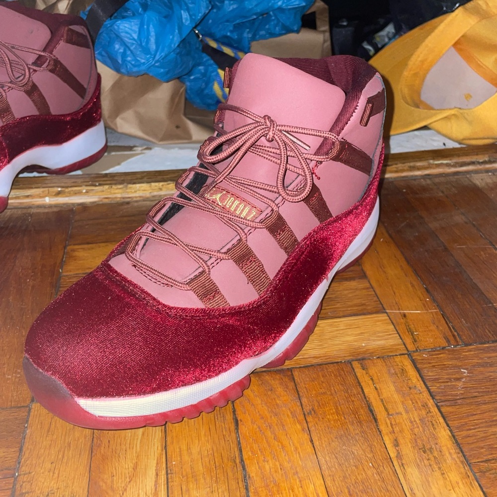 weird Jordan 11 velvets